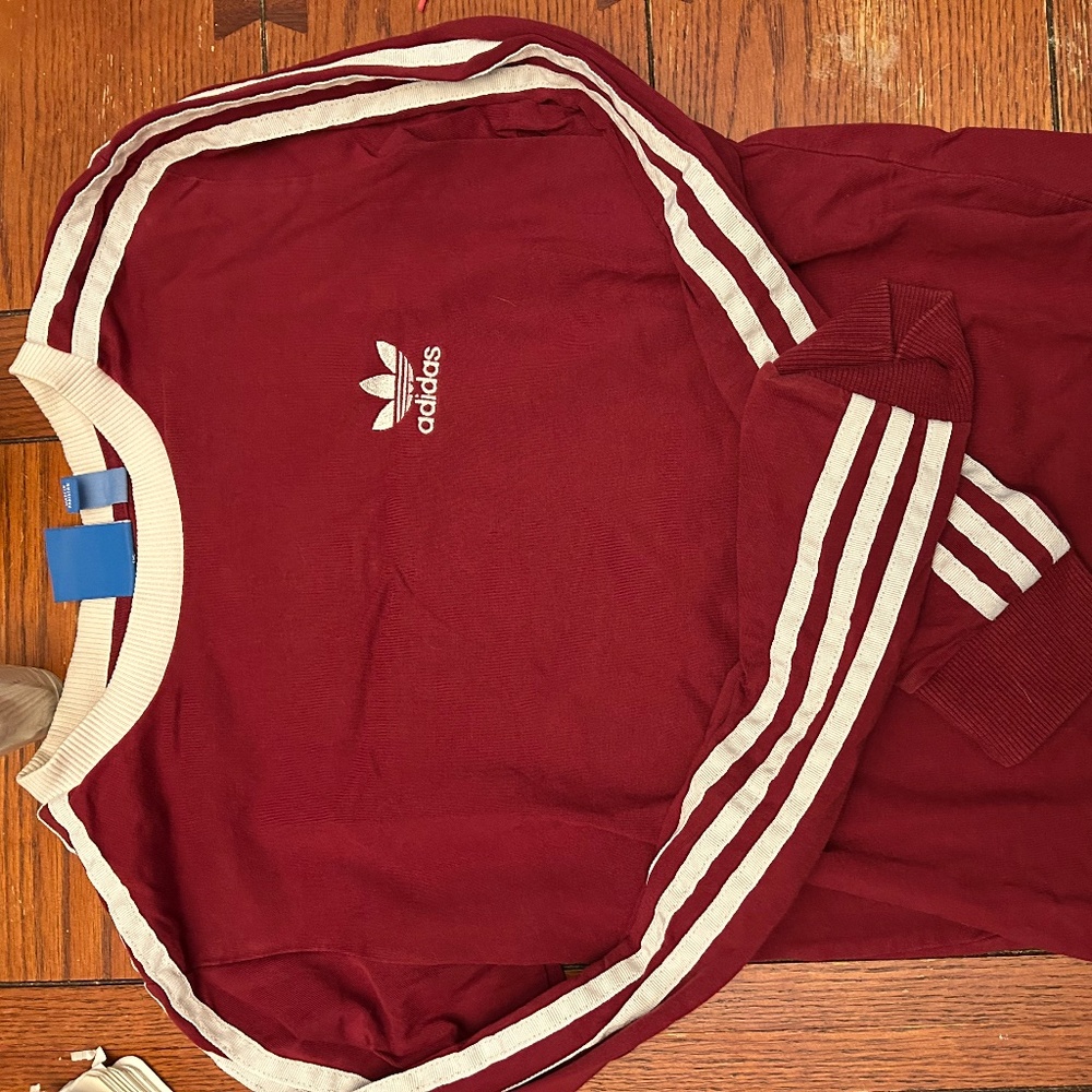 burgundy Adidas long sleeve, like new, XS